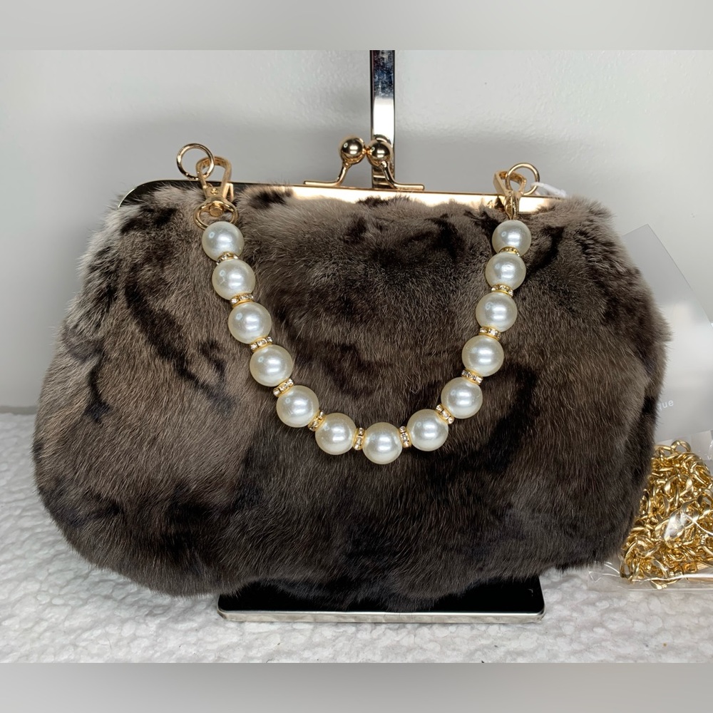 SOLD!!!Rabbit fur kiss lock shoulder bag